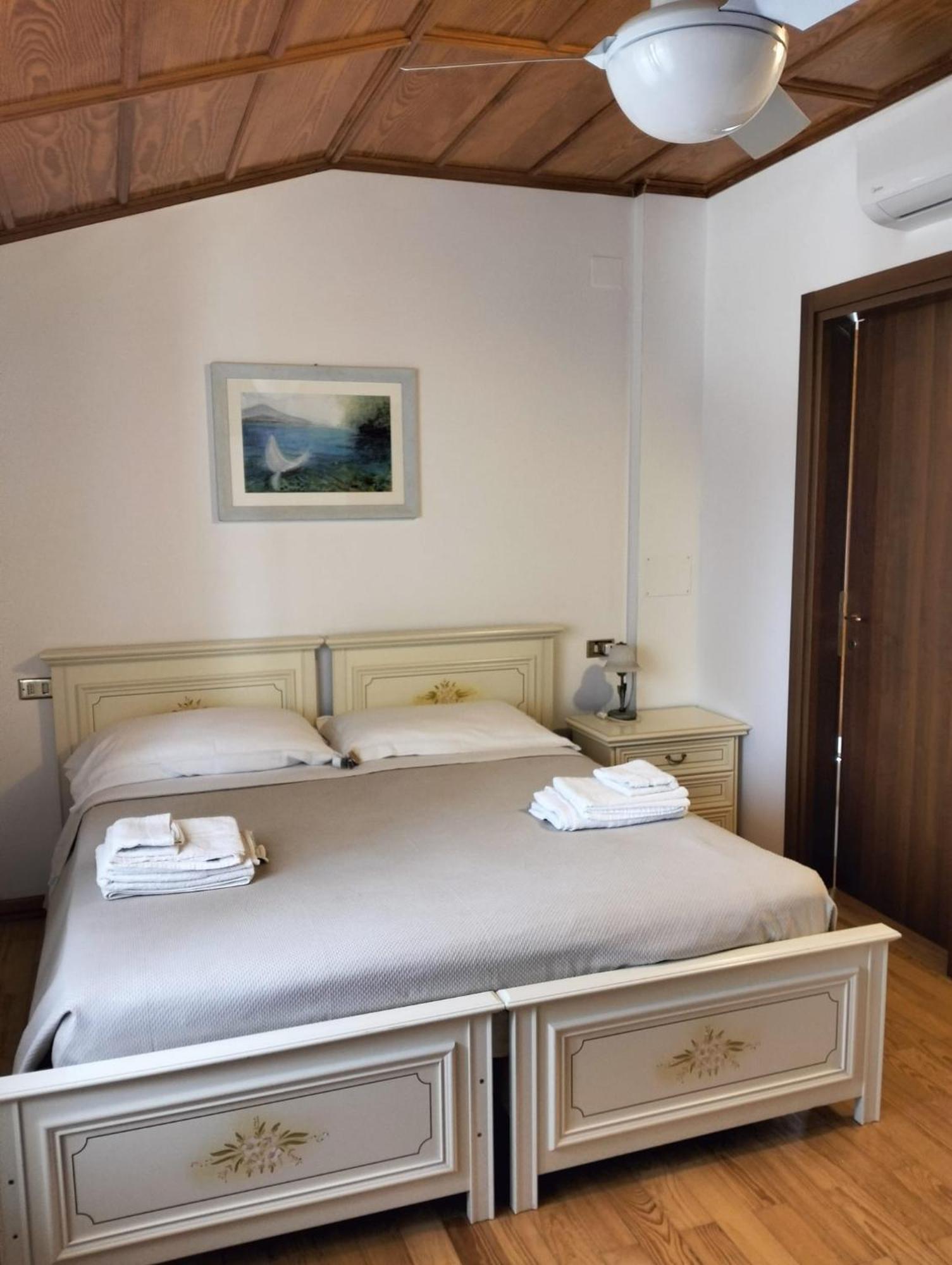 Villa Montegenco Comunanza Exteriör bild